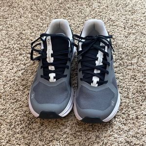 On cloud running shoe size 7